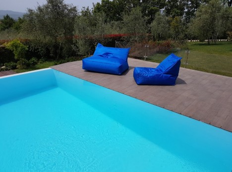 Divano da giardino in tessuto morbido e leggero