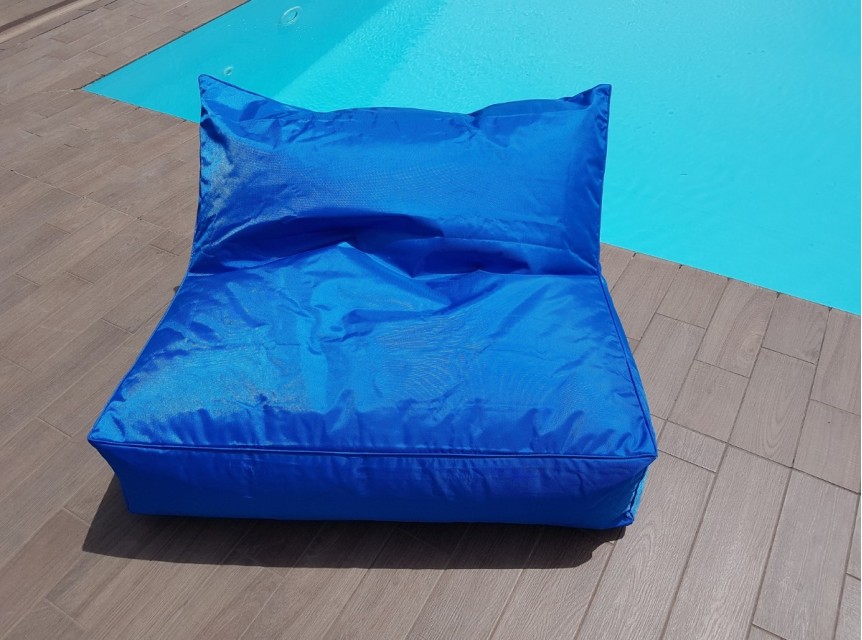 Divano a sacco per esterno in tessuto colorato