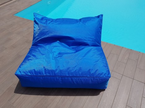 Divano a sacco per esterno in tessuto colorato