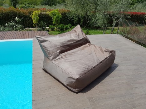 Divanetto imbottito per esterno con seduta morbida