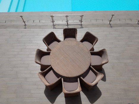 Tavolo rotondo per otto persone da esterno