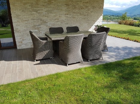 Set da pranzo per esterno in midollino sintetico grigio