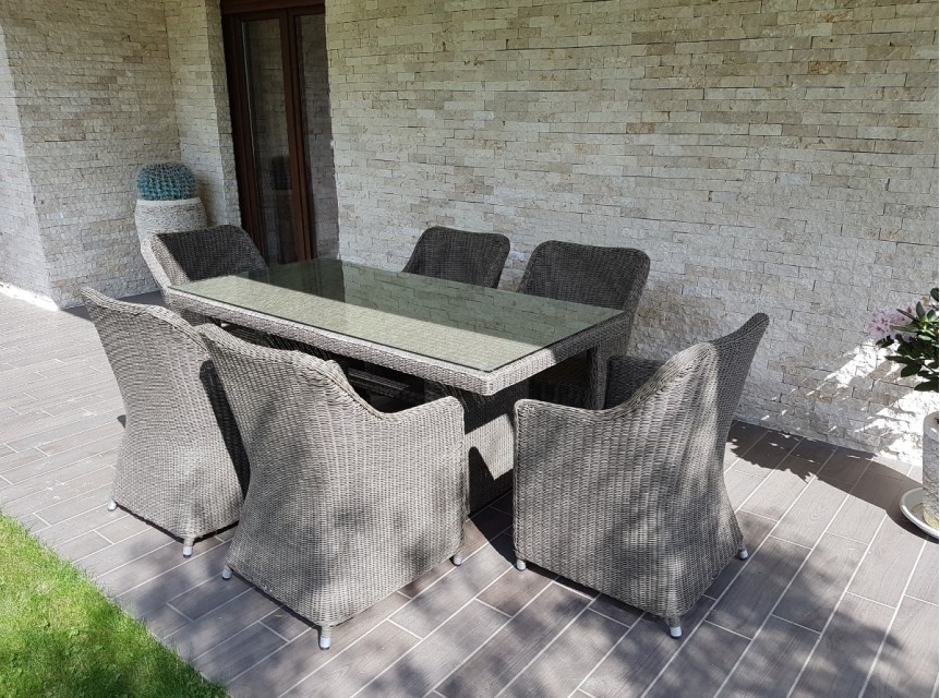 Tavolo sei posti da giardino con poltrone comode