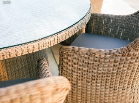 Ampie poltrone a schienale alto per esterno