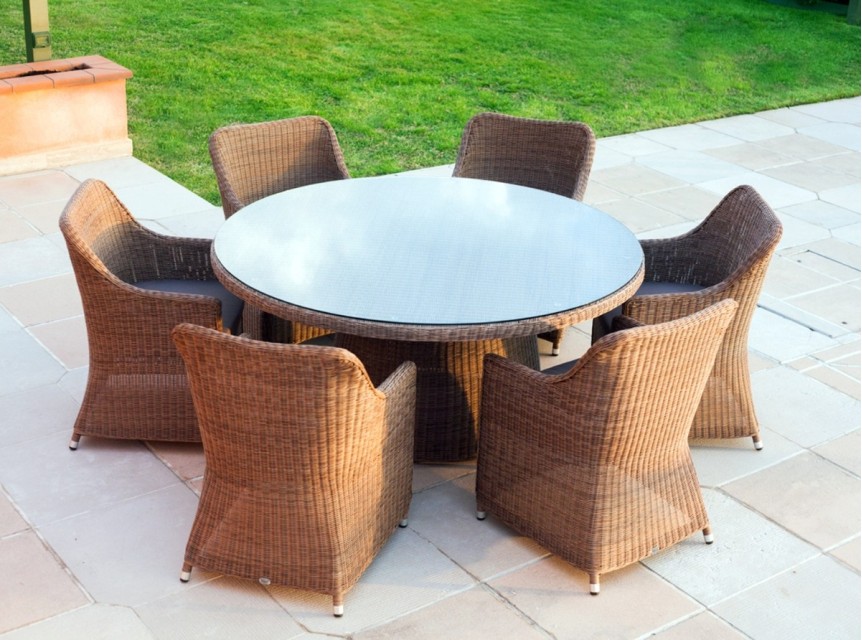 Tavolo da esterno di design sei posti in midollino sintetico