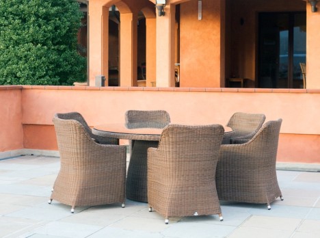 Set sei posti per esterno con tavolo tondo e poltrone