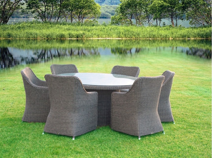 Tavolo da esterno tondo con poltrone per sei poersone