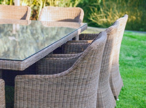 Poltrone da esterno intrecciate in fibra sintetica