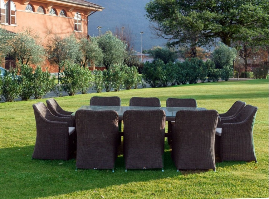 Tavolo per esterno dieci posti in stile classico con poltrone