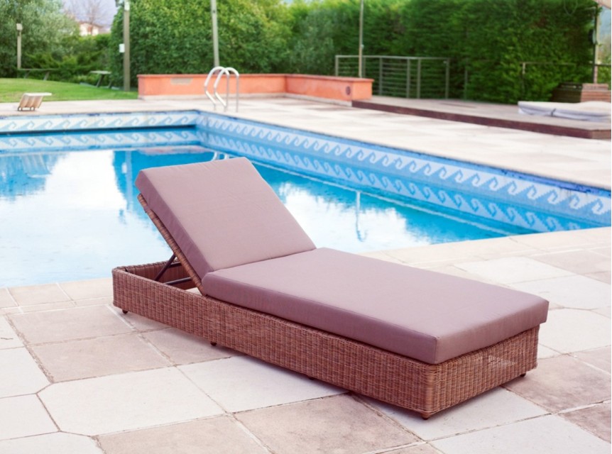 Sdraio da esterno in fibra sintetica di design