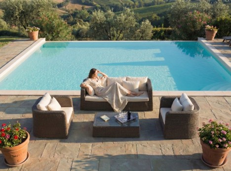 Salotto elegante per esterno in midollino grigio