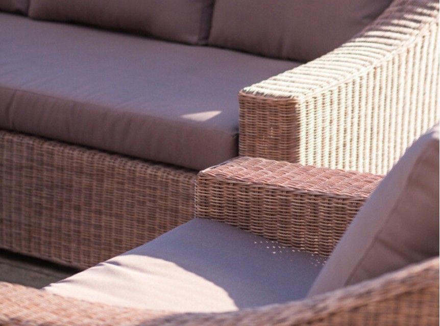 Intreccio in midollino sintetico marrone