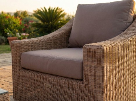 Poltrona da giardino in rattan sintetico marrone