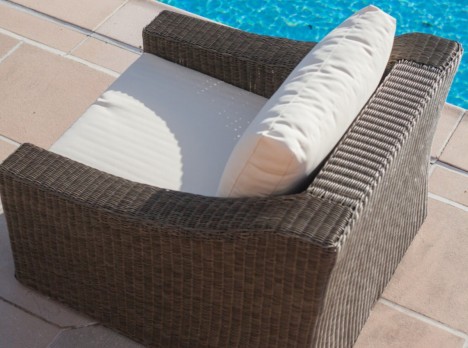 Divano da giardino di design in stile classico con intreccio artigianale