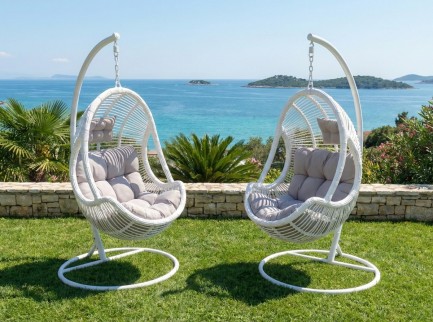 Seduta sospesa da esterno di design bianca 2