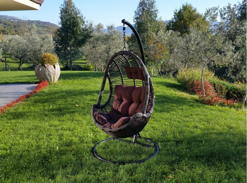 Poltrona sospesa da giardino color marrone