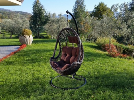 Poltrona sospesa da giardino color marrone