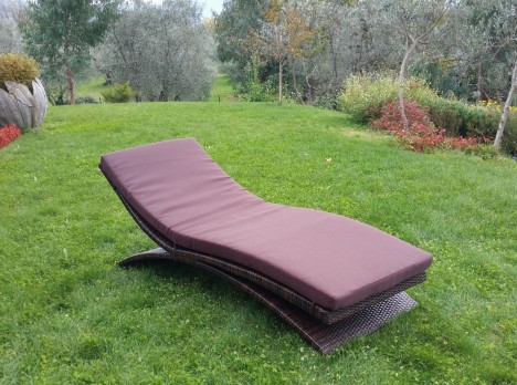 Lettino prendisole di design per strutture ricettive