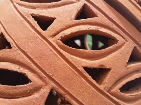 terracotta intagliata a mano