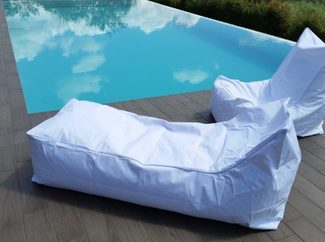 Lettino da esterno per relax all'aperto con tessuto outdoor bianco