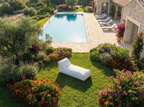 Lettino da esterno di design in tessuto tecnico bianco