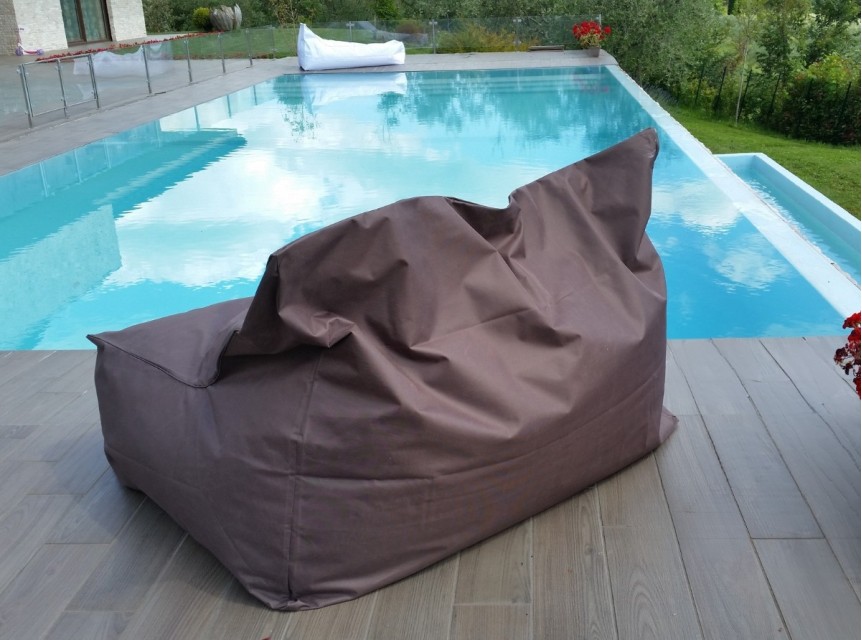 Poltrona a sacco per esterno due posti in tessuto marrone