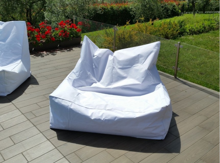 Seduta morbida da esterno con rivestimento in tessuto