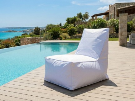 Poltroncina imbottita da esterno in tessuto bianco 2