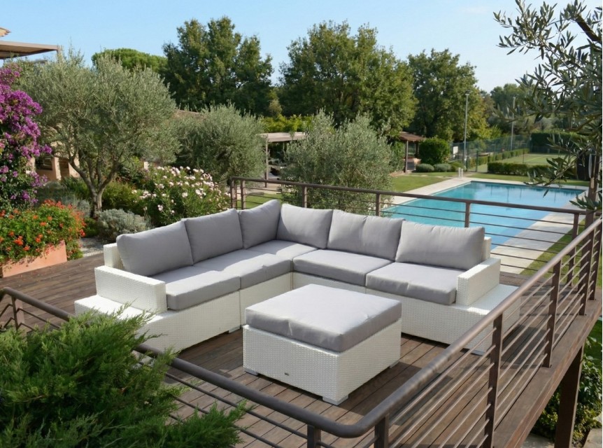 Salotto angolare per esterno in rattan bianco
