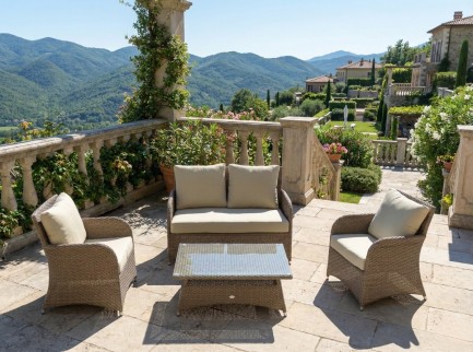 Salottino da giardino compatto con sedute ampie in rattan