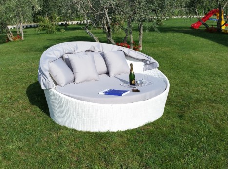 Divano letto per esterno grande e confortevole