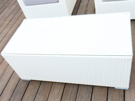 Tavolo in rattan con ripiano in vetro temperato