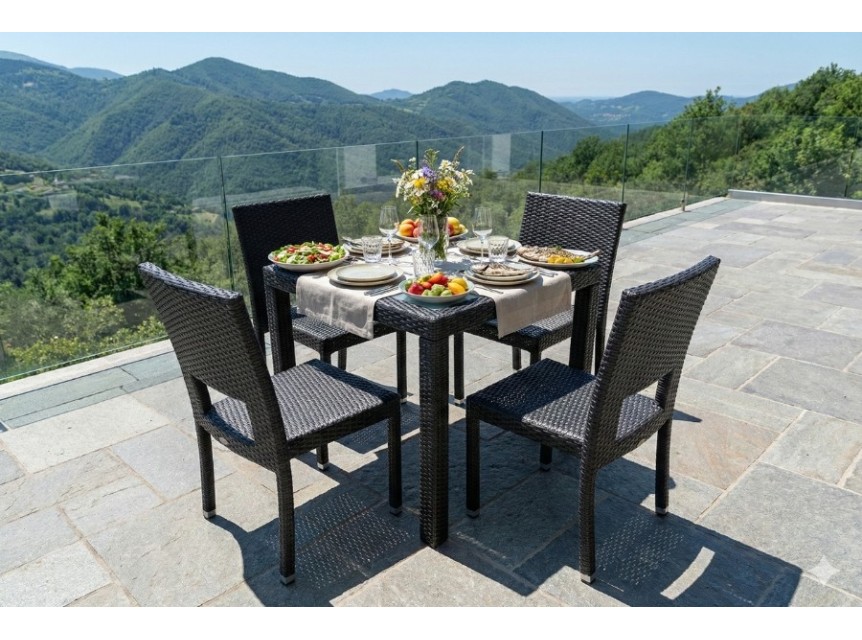 Tavolo da pranzo per quattro persone da giardino