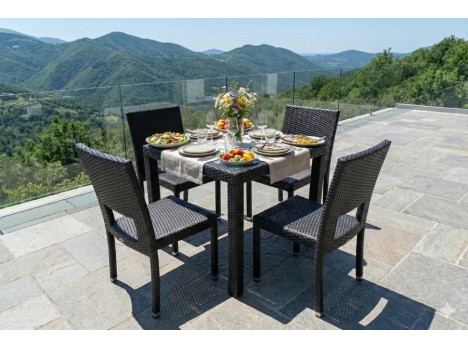 Tavolo da pranzo per quattro persone da giardino