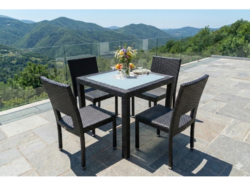 Tavolo quattro posti da esterno per balconi o piccoli spazi