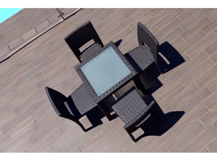 Tavolo per esterno per quattro persone