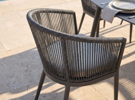 Poltroncina in alluminio e corda per esterni