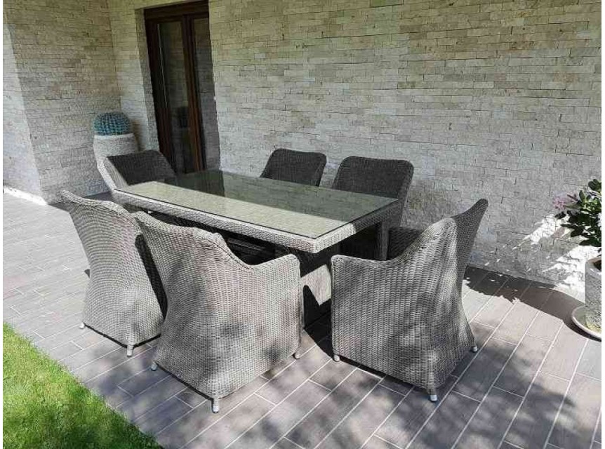 Tavolo e poltrone da giardino in rattan sintetico tondo