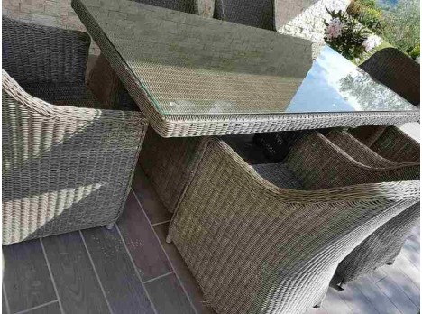 Tavolo e poltrone da giardino in rattan sintetico tondo